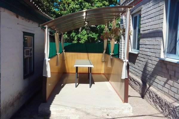 Беседка во дворе