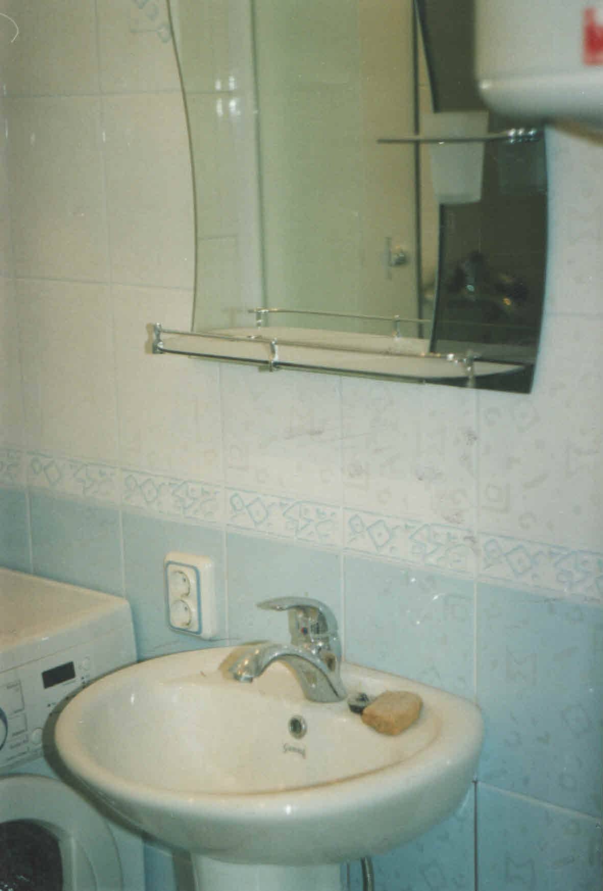 Декоративная отделка, косметический ремонт в квартире днепропетровск, выполнили шпатлевку стен, монтаж гипсокартона, укладку декоративного камня, укладка кафеля, монтаж сантехнических приборов, разводка сантехники, установка плинтуса, покраска стен водоэмульсионной краской, монтажи покраска багета.